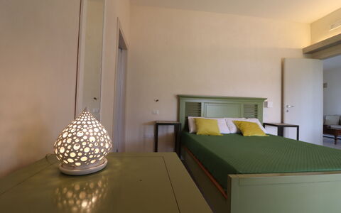 Elegante Villa Casale 50: Meubilair, Interieur Ontwerp, Bed, Verdieping, Flooring, Slaapkamer, Muur, Hout, Plafond, Kamer