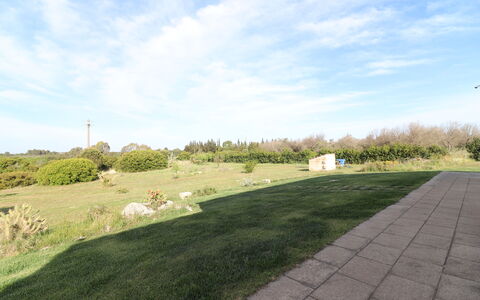 Elegante Villa Casale 50: Lucht, Dag, Gras, Grasland, Wolk, Plain, Land Lot, Gazon, Pasture, Weide