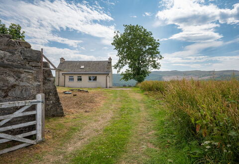 Loch Meiklie View: Gras, Grasland, Wolk, Huis, Landelijk Gebied, Plain, Landschap, Land Lot, Verblijf, Ecoregio