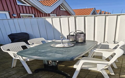Ake - 10M to the Fjord: Dak, Huis, Deur, Verblijf, Schaduw, Siding, Werf, Landgoed, Backyard