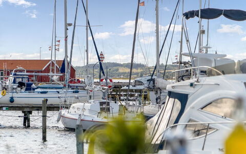 Ake - 10M to the Fjord: Dak, Huis, Deur, Verblijf, Schaduw, Siding, Werf, Landgoed, Backyard