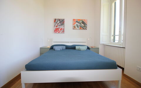 Bellavista Dimora Storica Vista Lago: Bed, Meubilair, Slaapkamer, Bedding, Interieur Ontwerp, Laken, Verdieping, Flooring, Hout, Huis