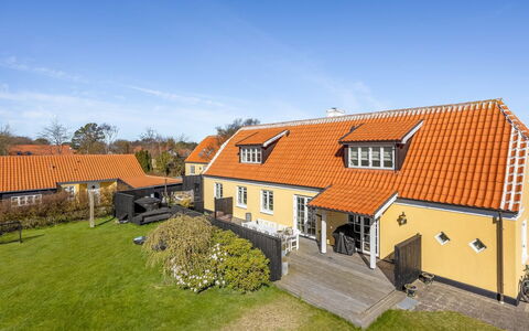 Etje - 650M from the Sea: Meubilair, Hout, Interieur Ontwerp, Flooring, Verdieping, Stoel, Kamer, Plafond, Woonkamer, Appartement