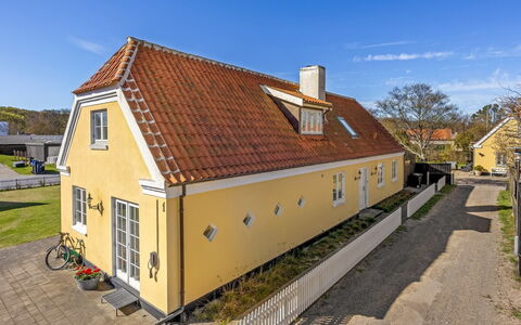 Etje - 650M from the Sea: Meubilair, Hout, Interieur Ontwerp, Flooring, Verdieping, Stoel, Kamer, Plafond, Woonkamer, Appartement