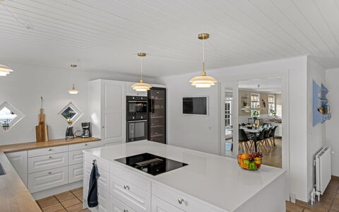 Etje - 650M from the Sea: Hout, Plafond, Flooring, Interieur Ontwerp, Keuken, Verdieping, Cabinetry, Lichte Inrichting, Countertop, Huishoudapparatuur