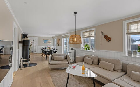 Etje - 650M from the Sea: Meubilair, Hout, Interieur Ontwerp, Flooring, Verdieping, Stoel, Kamer, Plafond, Woonkamer, Appartement