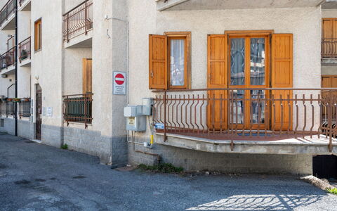Ai Piedi del Monte: Muur, Samengesteld Materiaal, Appartement, Beton, Ijzer, Leuning, Balkon, Trap, Baluster, Daylighting