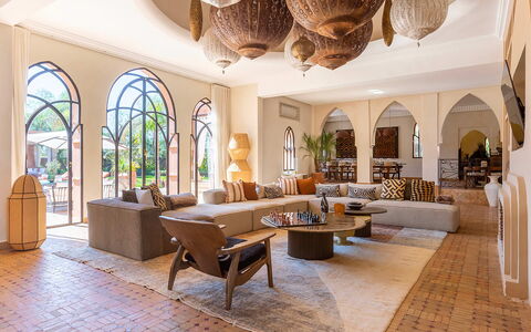 Villa Kanza: Interieur Ontwerp, Meubilair, Flooring, Bankstel, Verdieping, Huis, Woonkamer, Appartement, Tapijt