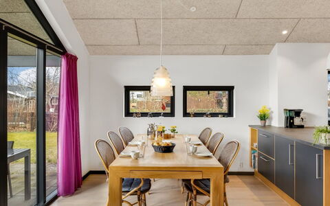 Anttoni - 350M from the Sea: Meubilair, Interieur Ontwerp, Flooring, Hout, Verdieping, Plafond, Houten Vloer, Stoel, Tafel, Verlichting