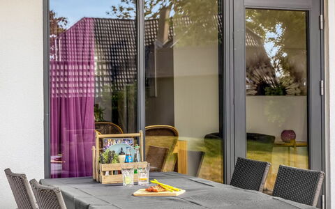 Anttoni - 350M from the Sea: Meubilair, Interieur Ontwerp, Flooring, Hout, Verdieping, Plafond, Houten Vloer, Stoel, Tafel, Verlichting