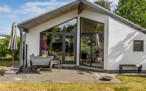 Anttoni - 350M from the Sea: Meubilair, Interieur Ontwerp, Flooring, Hout, Verdieping, Plafond, Houten Vloer, Stoel, Tafel, Verlichting