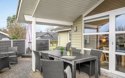Erikka - 40Km from the Sea: Huis, Huis, Veranda, Deur, Verblijf, Siding, Dek, Patio, Schaduw, Landgoed