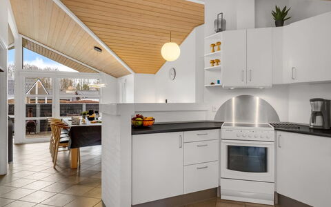 Erikka - 40Km from the Sea: Keuken, Interieur Ontwerp, Flooring, Countertop, Plafond, Hout, Lichte Inrichting, Meubilair, Verdieping, Toestel Van De Keuken