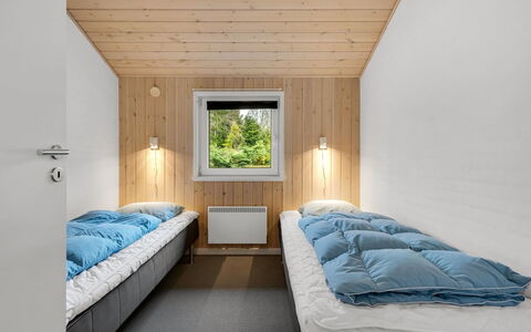 Erikka - 40Km from the Sea: Slaapkamer, Hout, Bed, Plafond, Bedding, Interieur Ontwerp, Laken, Huis, Bed Frame, Kamer