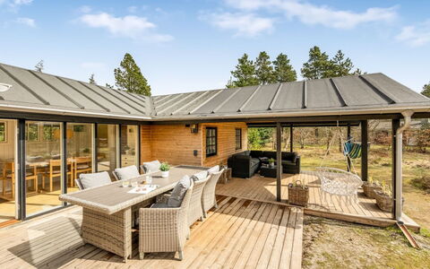 Anu - 2Km to the Fjord: Meubilair, Hout, Interieur Ontwerp, Flooring, Verdieping, Stoel, Kamer, Plafond, Woonkamer, Appartement