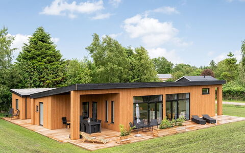 Sharina - 320M to the Fjord: Hout, Huis, Dak, Land Lot, Boerderij, Tuin, Verblijf, Landgoed, Garden Gebouwen, Hardwood