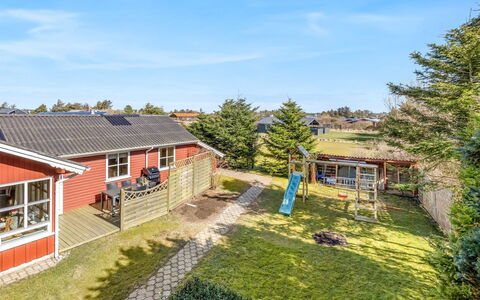 Elza - 700M from the Sea: Woongebied, Huis, Dak, Huis, Land Lot, Verblijf, Gazon, Tuin, Landgoed, Werf