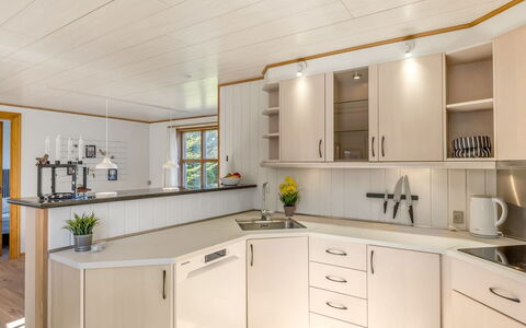 Elza - 700M from the Sea: Interieur Ontwerp, Hout, Flooring, Countertop, Plafond, Meubilair, Keuken, Cabinetry, Verlichting, Lichte Inrichting