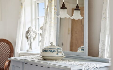 Jule - 1.5Km from the Sea: Meubilair, Interieur Ontwerp, Verlichting, Kamer, Porselein, Spiegel, Lade, Natuurlijk Materiaal, Lamp