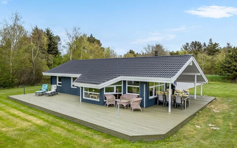 Aswaldi - 1.5Km from the Sea: Hout, Tuin, Backyard, Land Lot, Huis, Dak, Schaduw, Dek, Hardwood, Werf