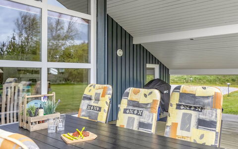 Aswaldi - 1.5Km from the Sea: Hout, Tuin, Backyard, Land Lot, Huis, Dak, Schaduw, Dek, Hardwood, Werf