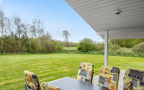 Aswaldi - 1.5Km from the Sea: Hout, Tuin, Backyard, Land Lot, Huis, Dak, Schaduw, Dek, Hardwood, Werf