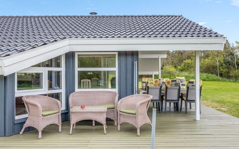 Aswaldi - 1.5Km from the Sea: Hout, Tuin, Backyard, Land Lot, Huis, Dak, Schaduw, Dek, Hardwood, Werf