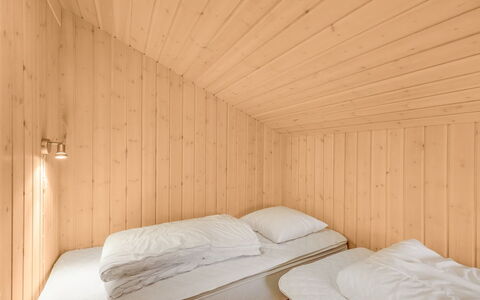 Aswaldi - 1.5Km from the Sea: Hout, Verdieping, Plafond, Flooring, Interieur Ontwerp, Kamer, Slaapkamer, Bed, Beits, Hardwood