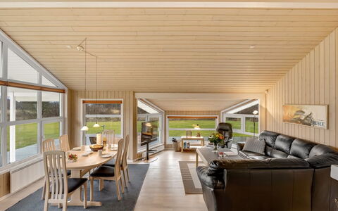 Aswaldi - 1.5Km from the Sea: Hout, Plafond, Interieur Ontwerp, Flooring, Verdieping, Houten Vloer, Bankstel, Woonkamer, Meubilair, Kamer