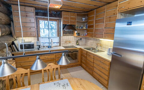 Rukastuga: Keuken, Hout, Countertop, Flooring, Plafond, Cabinetry, Interieur Ontwerp, Toestel Van De Keuken, Major Appliance, Verdieping