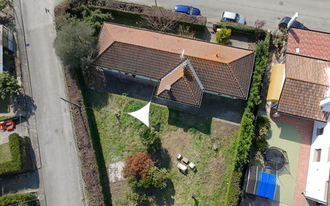 Villa Camerini, Nature, Bikes and Beaches: Woongebied, Huis, Dak, Buurt, Huis, Land Lot, Voorstad, Landscaping, Landgoed, Tuin