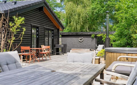 Hoat - 250M from the Sea: Hout, Meubilair, Buitenmeubels, Struik, Huis, Verblijf, Tuin, Stoel, Siding, Buitentafel