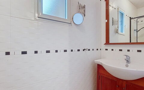 Le Duc: Muur, Flooring, Loodgieterswerkinrichting, Verdieping, Interieur Ontwerp, Badkamer, Loodgieter, Kamer, Samengesteld Materiaal, Tegel