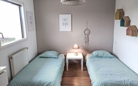 Le Duc: Bed, Meubilair, Slaapkamer, Interieur Ontwerp, Laken, Bedding, Verdieping, Hout, Flooring, Kamer