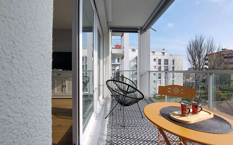 Le Colibri: Hout, Appartement, Interieur Ontwerp, Meubilair, Verdieping, Huis, Balkon, Glas, Stoel, Condominium