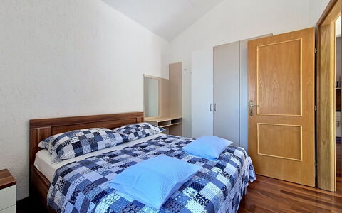 Blue: Bed, Interieur Ontwerp, Slaapkamer, Verdieping, Flooring, Hout, Meubilair, Plafond, Kamer, Laken