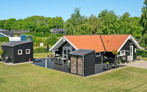 Ognen - 300M from the Sea: Bergachtig Landvormen, Berg, Heuvel, Bergketen, Heuvel Station, Menselijke Nederzetting, Stedelijk Ontwerp, Alpen, Vallei, Top