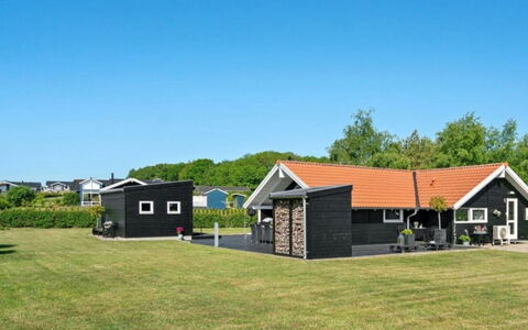 Ognen - 300M from the Sea: Bergachtig Landvormen, Berg, Heuvel, Bergketen, Heuvel Station, Menselijke Nederzetting, Stedelijk Ontwerp, Alpen, Vallei, Top