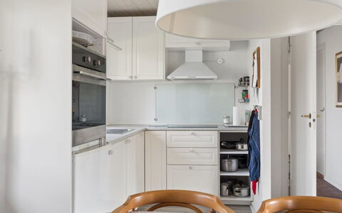 Paale - 395M from the Sea: Meubilair, Hout, Interieur Ontwerp, Flooring, Verdieping, Stoel, Kamer, Plafond, Woonkamer, Appartement