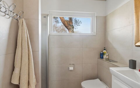 Paale - 395M from the Sea: Meubilair, Hout, Interieur Ontwerp, Flooring, Verdieping, Stoel, Kamer, Plafond, Woonkamer, Appartement