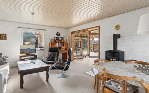Paale - 395M from the Sea: Meubilair, Hout, Interieur Ontwerp, Flooring, Verdieping, Stoel, Kamer, Plafond, Woonkamer, Appartement