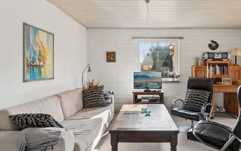 Paale - 395M from the Sea: Meubilair, Hout, Interieur Ontwerp, Flooring, Verdieping, Stoel, Kamer, Plafond, Woonkamer, Appartement