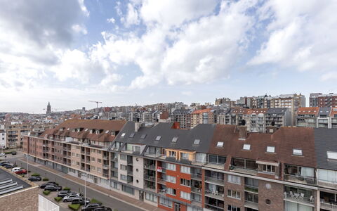 Parkville with Parking & Terrace: Gebouw, Dag, Stedelijk Gebied, Venster, Woongebied, Stad, Appartement,  Dorf\, Buurt, Facade
