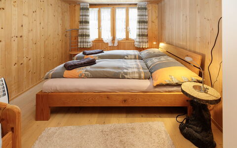 Haus Margrittli: Meubilair, Hout, Interieur Ontwerp, Flooring, Verdieping, Slaapkamer, Bed, Plafond, Kamer, Verlichting