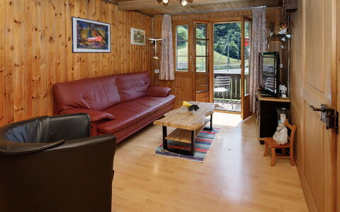 Haus Margrittli: Meubilair, Hout, Flooring, Interieur Ontwerp, Verdieping, Kamer, Bankstel, Houten Vloer, Plafond, Woonkamer