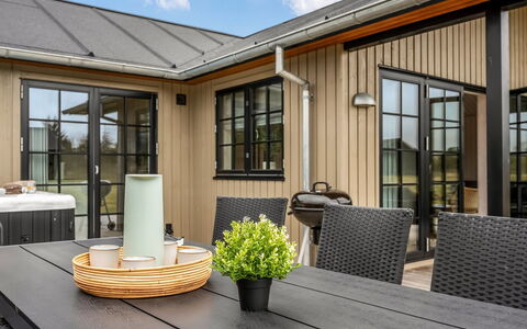 Emin - 2.8Km from the Sea: Meubilair, Hout, Interieur Ontwerp, Flooring, Verdieping, Stoel, Kamer, Plafond, Woonkamer, Appartement
