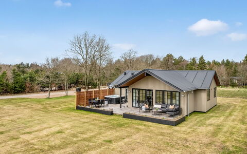 Emin - 2.8Km from the Sea: Meubilair, Hout, Interieur Ontwerp, Flooring, Verdieping, Stoel, Kamer, Plafond, Woonkamer, Appartement