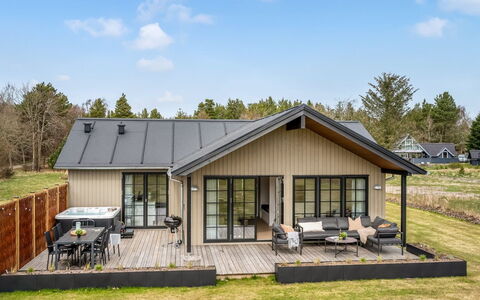Emin - 2.8Km from the Sea: Meubilair, Hout, Interieur Ontwerp, Flooring, Verdieping, Stoel, Kamer, Plafond, Woonkamer, Appartement