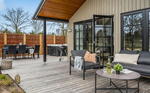 Emin - 2.8Km from the Sea: Meubilair, Hout, Interieur Ontwerp, Flooring, Verdieping, Stoel, Kamer, Plafond, Woonkamer, Appartement