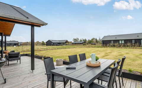 Emin - 2.8Km from the Sea: Meubilair, Hout, Interieur Ontwerp, Flooring, Verdieping, Stoel, Kamer, Plafond, Woonkamer, Appartement